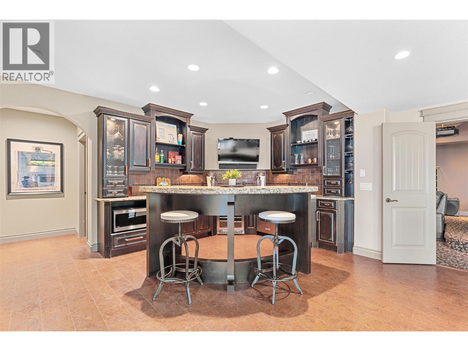  660 Almandine Court, Kelowna