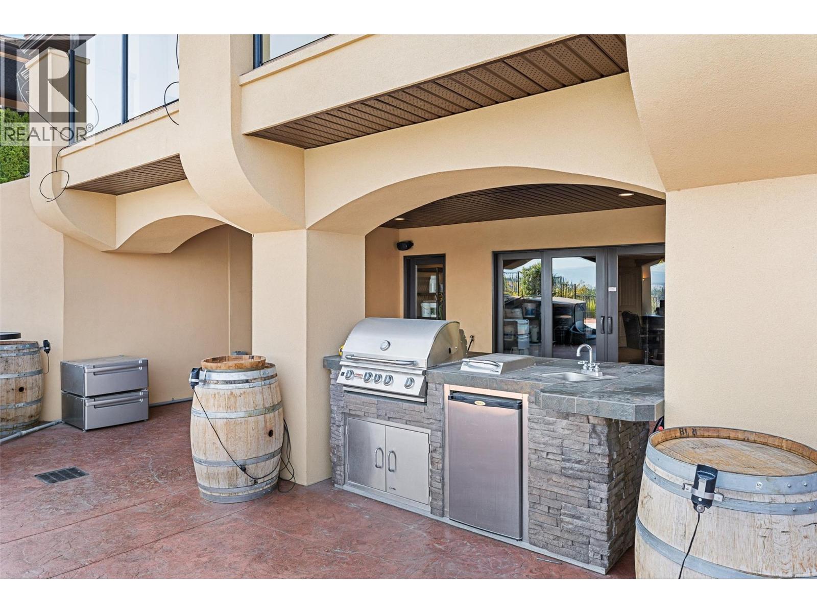  660 Almandine Court, Kelowna