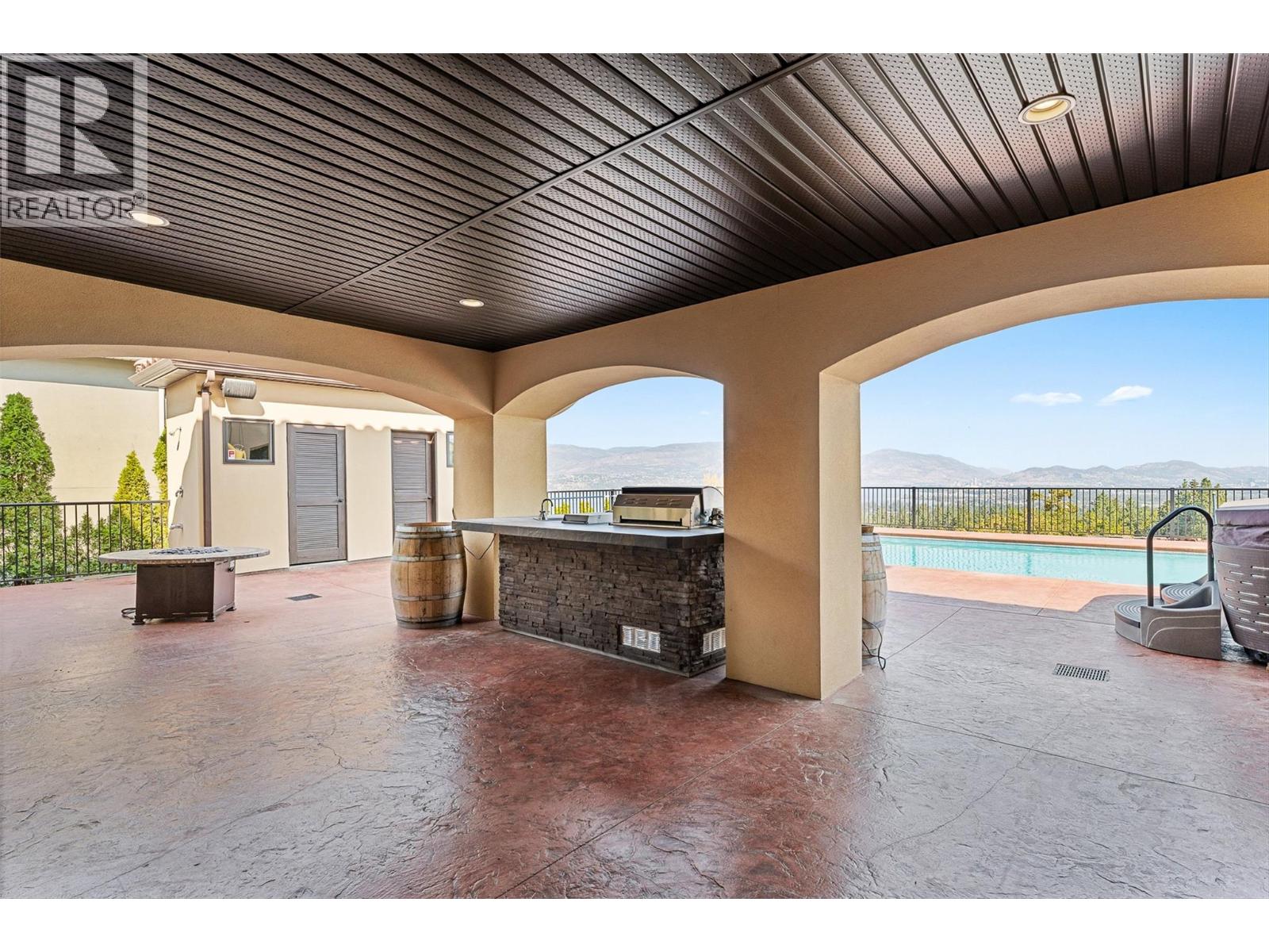  660 Almandine Court, Kelowna