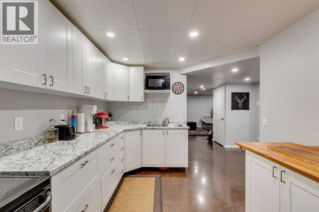 Single Family House for Sale in  Everglen Way SW Evergreen Calgary 