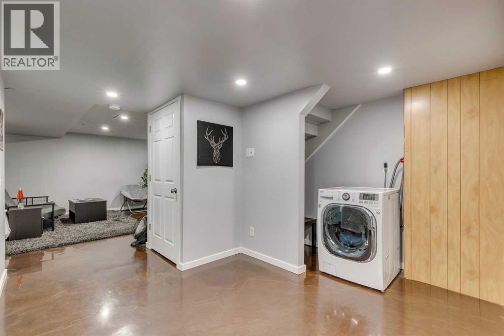 Single Family House for Sale in  Everglen Way SW Evergreen Calgary 