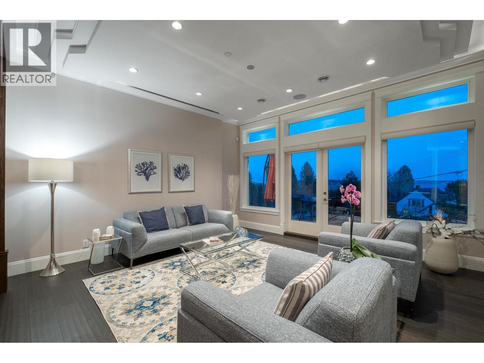 2567 LAWSON AVENUE, West Vancouver