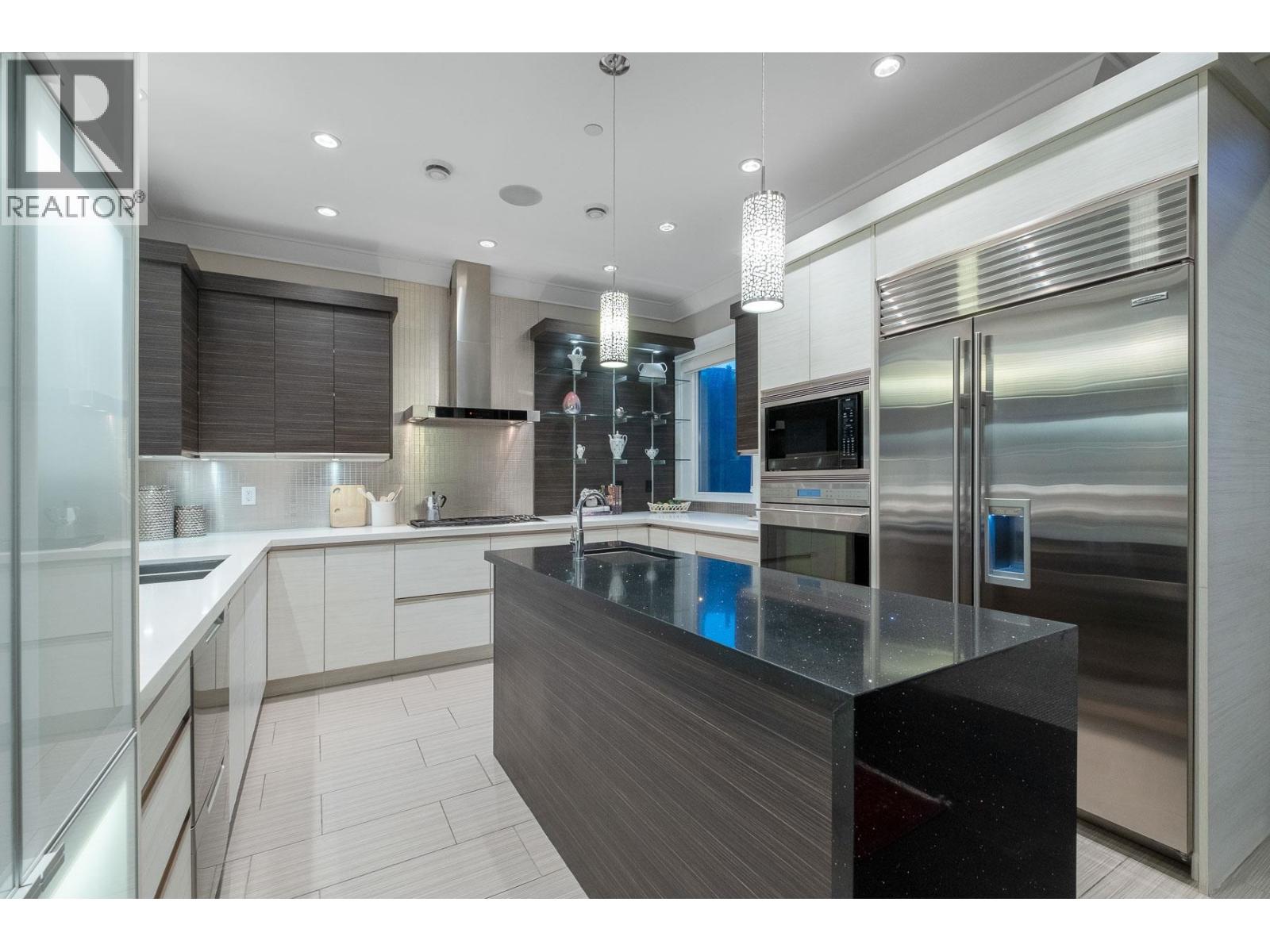 2567 LAWSON AVENUE, West Vancouver