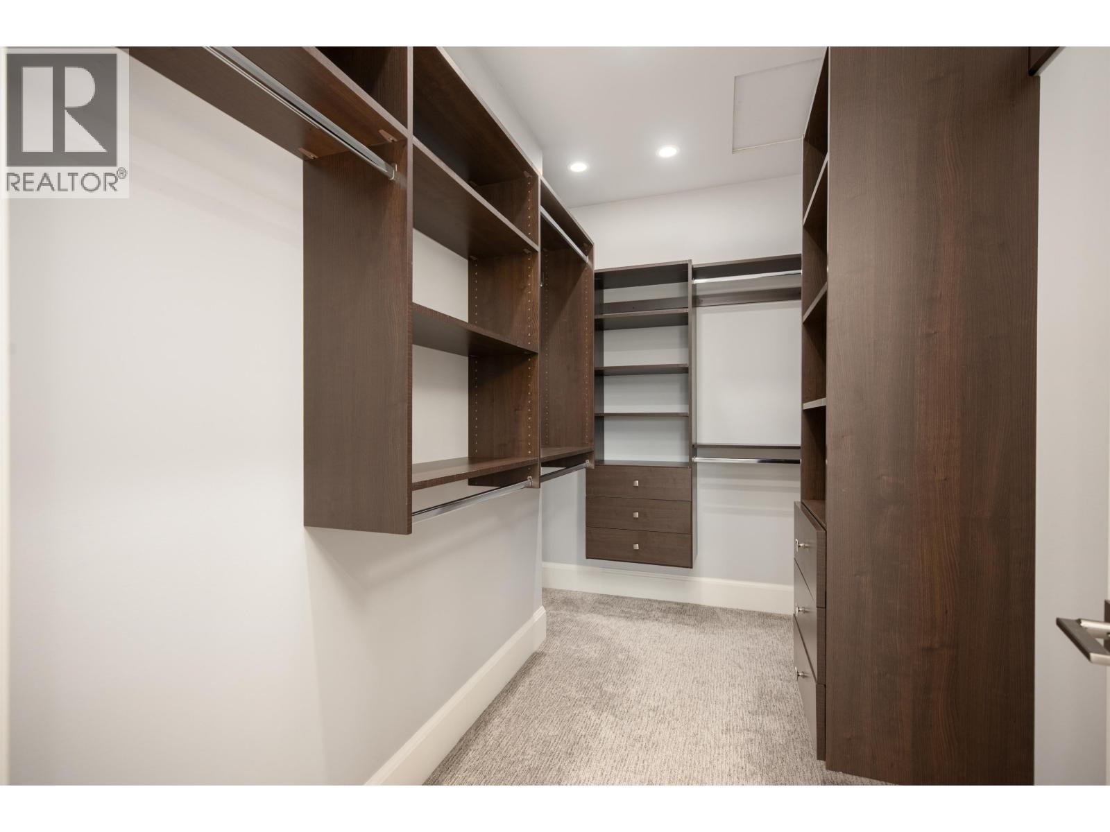 8160 RAILWAY Avenue, Richmond