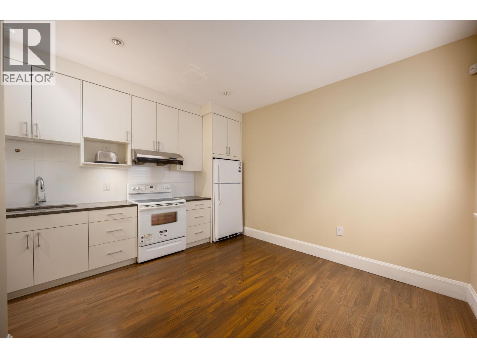 8160 RAILWAY Avenue, Richmond