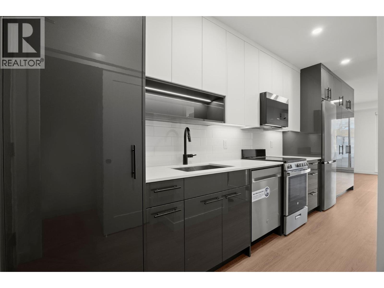 212 1380 Pridham Avenue, Kelowna