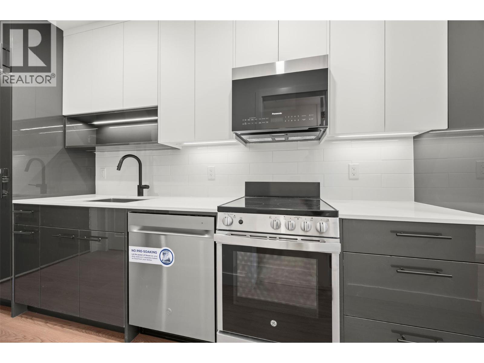 212 1380 Pridham Avenue, Kelowna