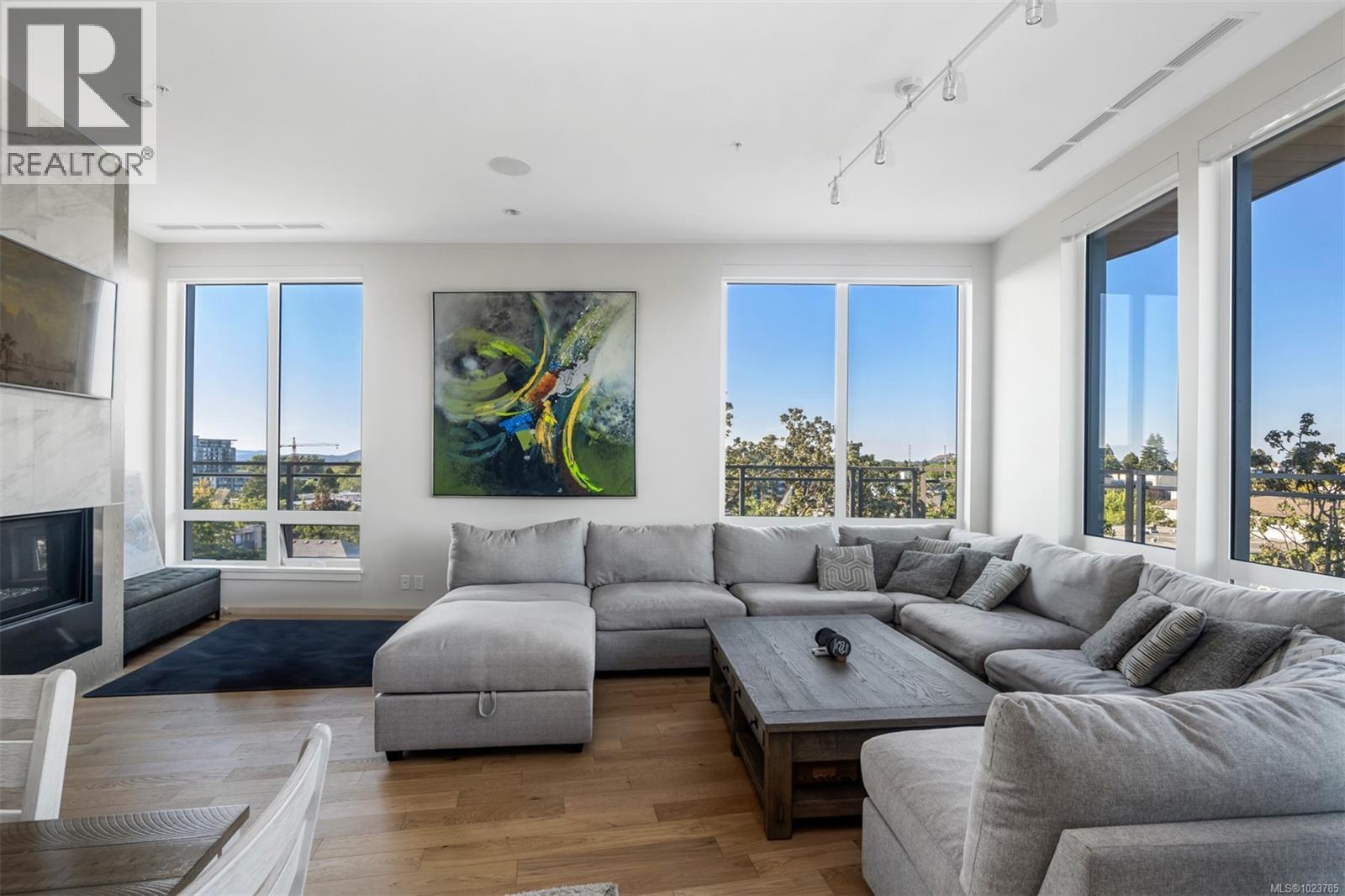 Single Family House for Sale in   Fort St Bellewood Victoria 