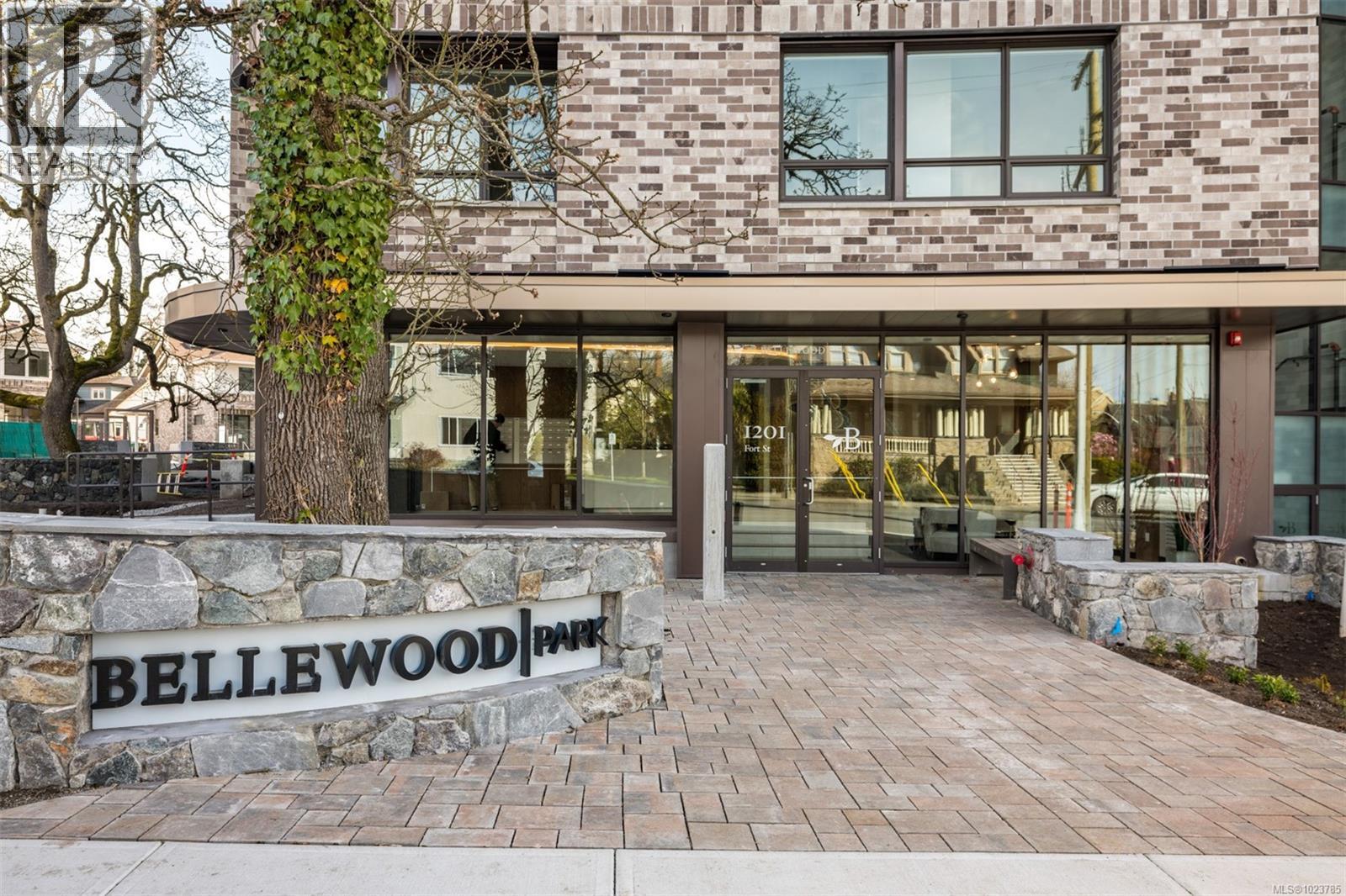 Single Family House for Sale in   Fort St Bellewood Victoria 