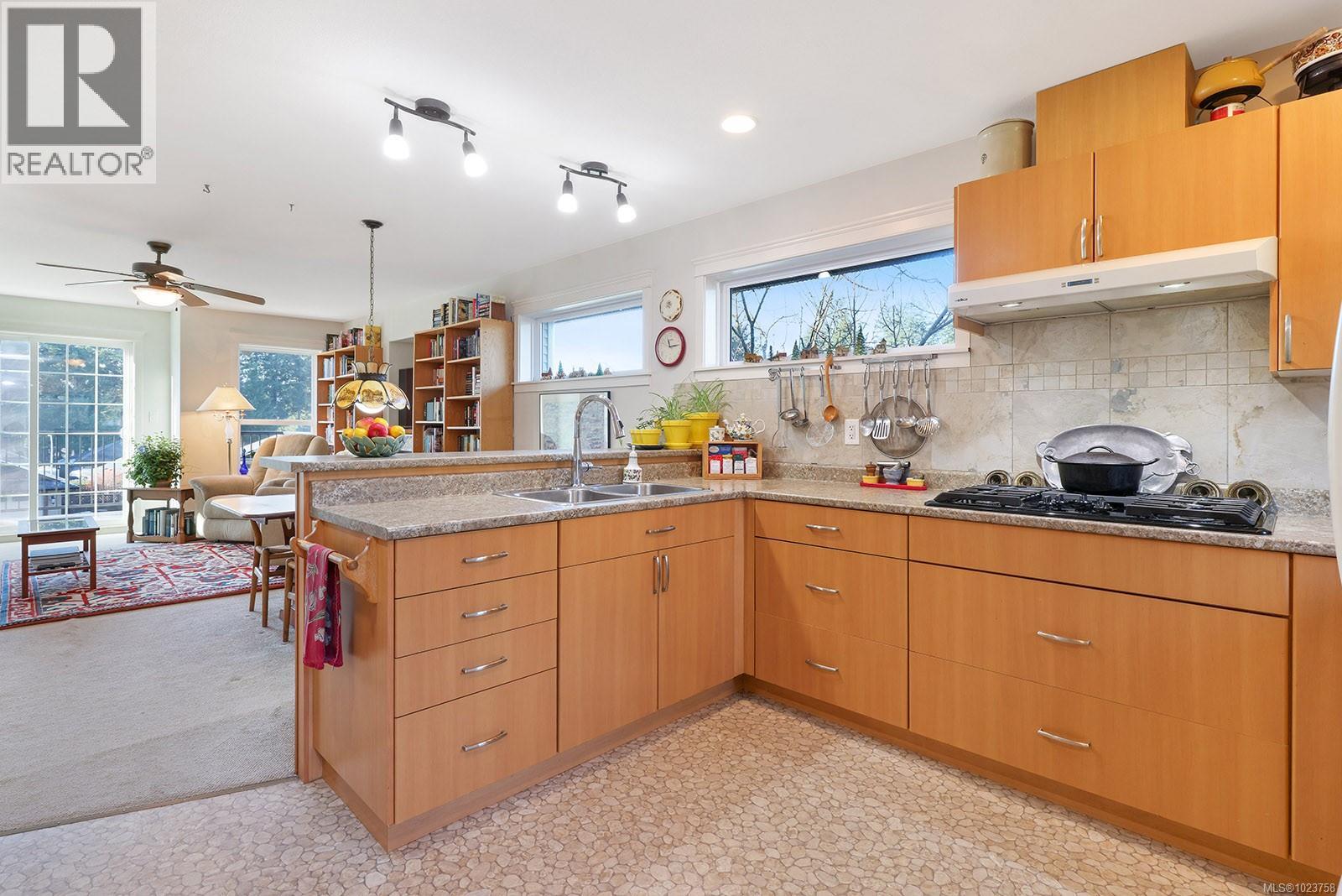 2471 Avro Arrow Dr, Comox