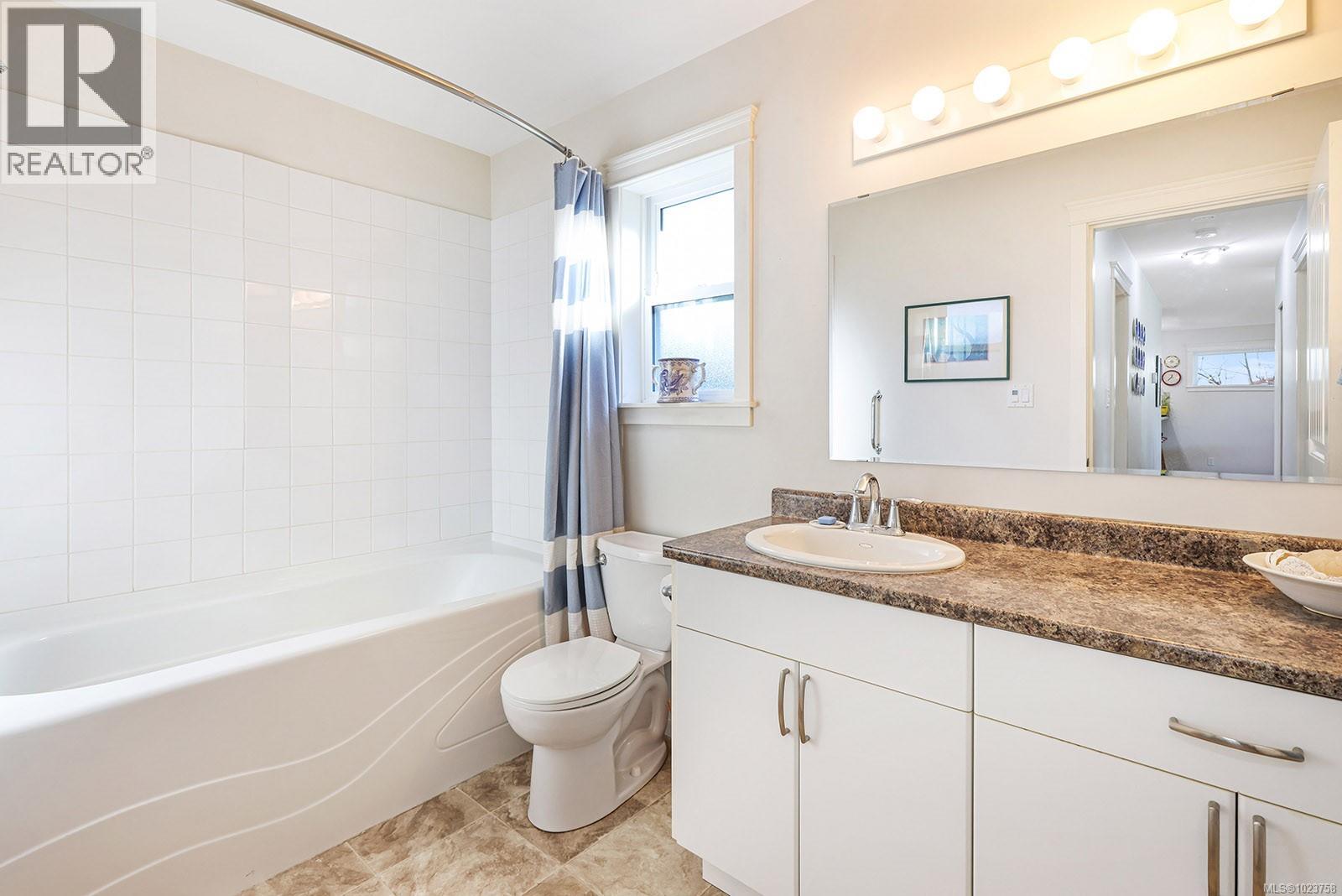 2471 Avro Arrow Dr, Comox