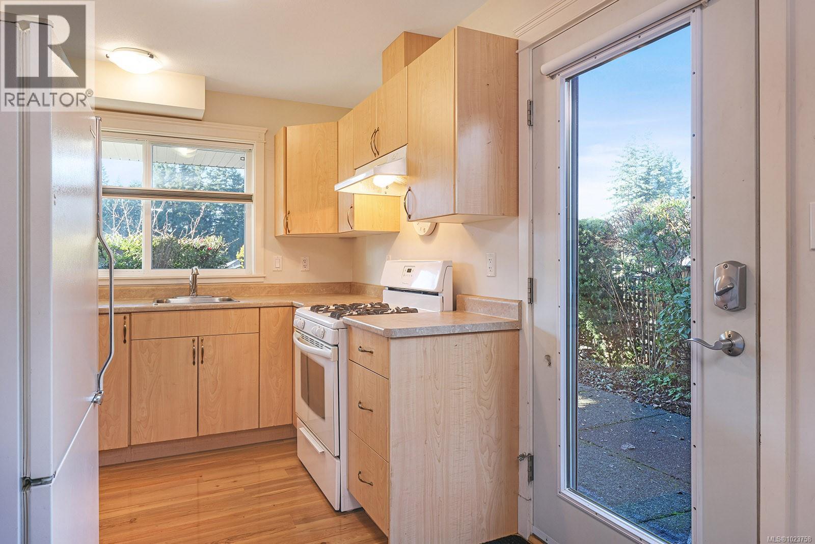 2471 Avro Arrow Dr, Comox