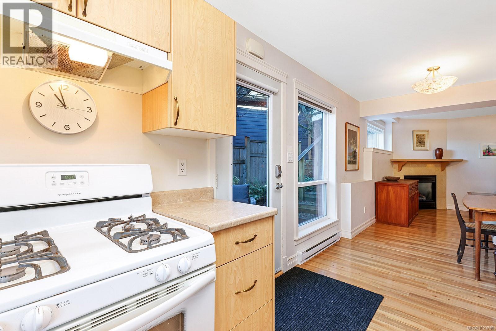 2471 Avro Arrow Dr, Comox