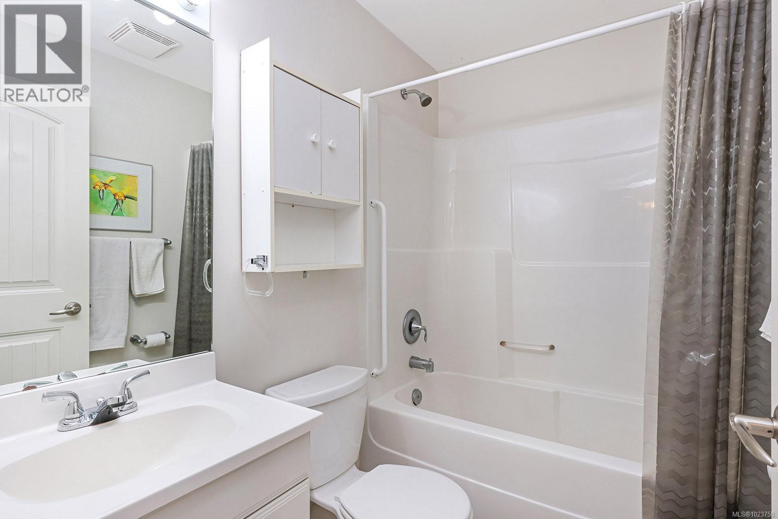 2471 Avro Arrow Dr, Comox