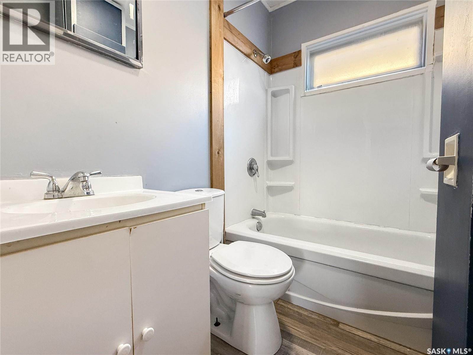 Single Family House Bungalow for Sale in  th AVENUE NE Swift Current 