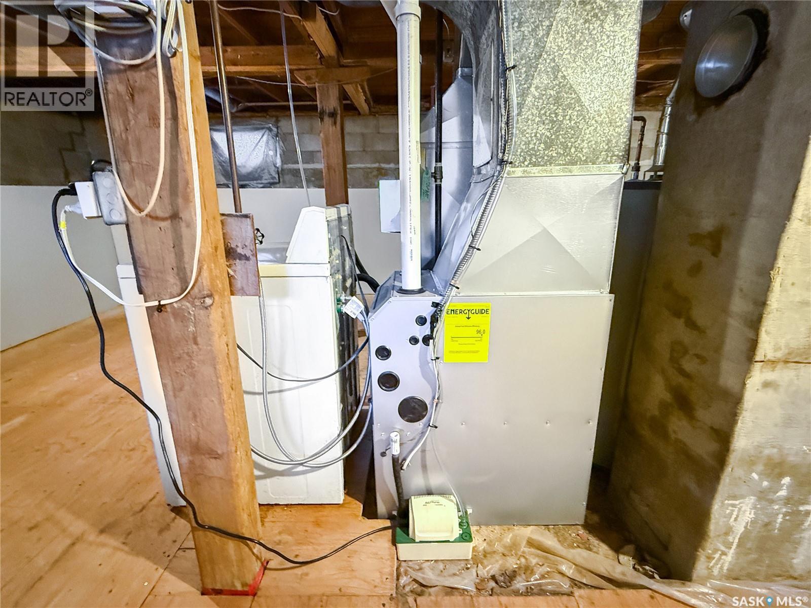 Single Family House Bungalow for Sale in  th AVENUE NE Swift Current 