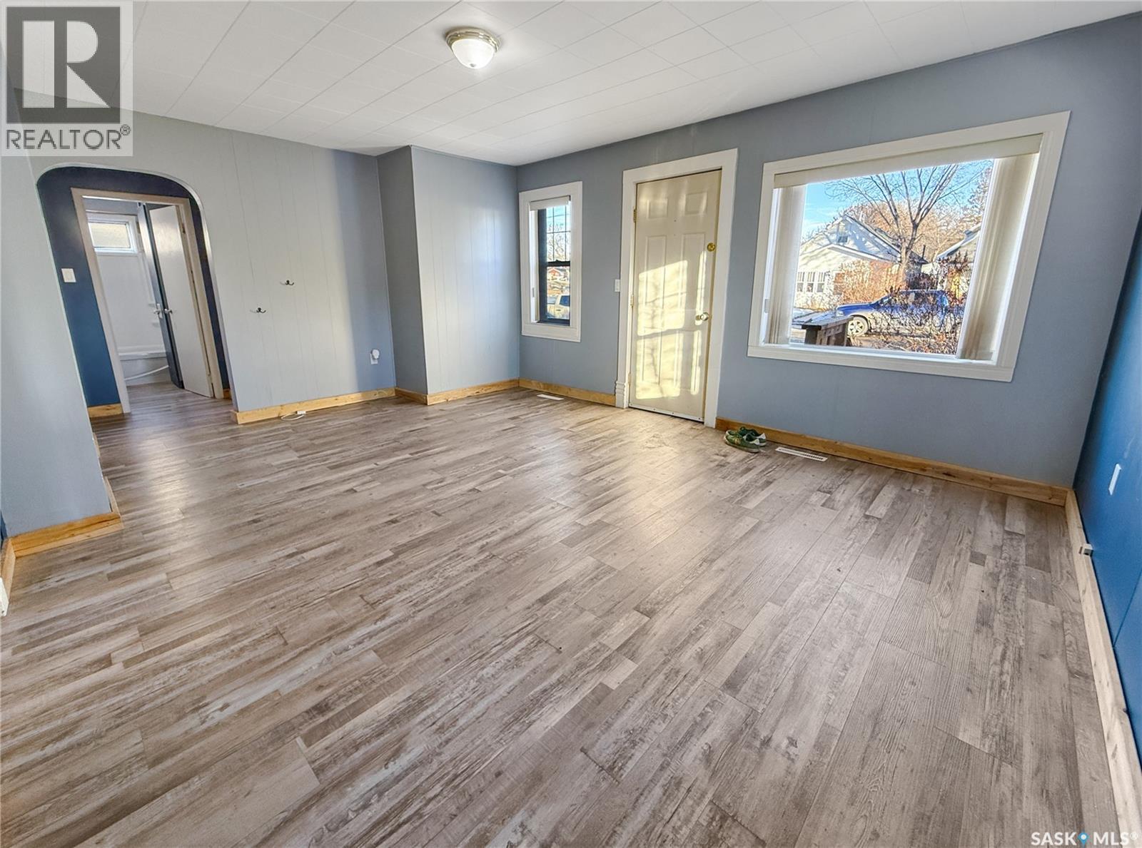 Single Family House Bungalow for Sale in  th AVENUE NE Swift Current 