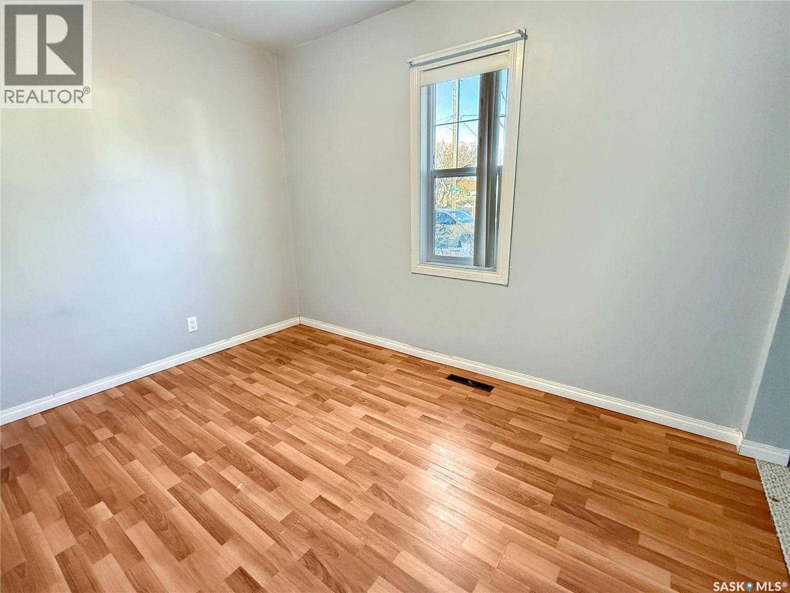 Single Family House Bungalow for Sale in  th AVENUE NE Swift Current 