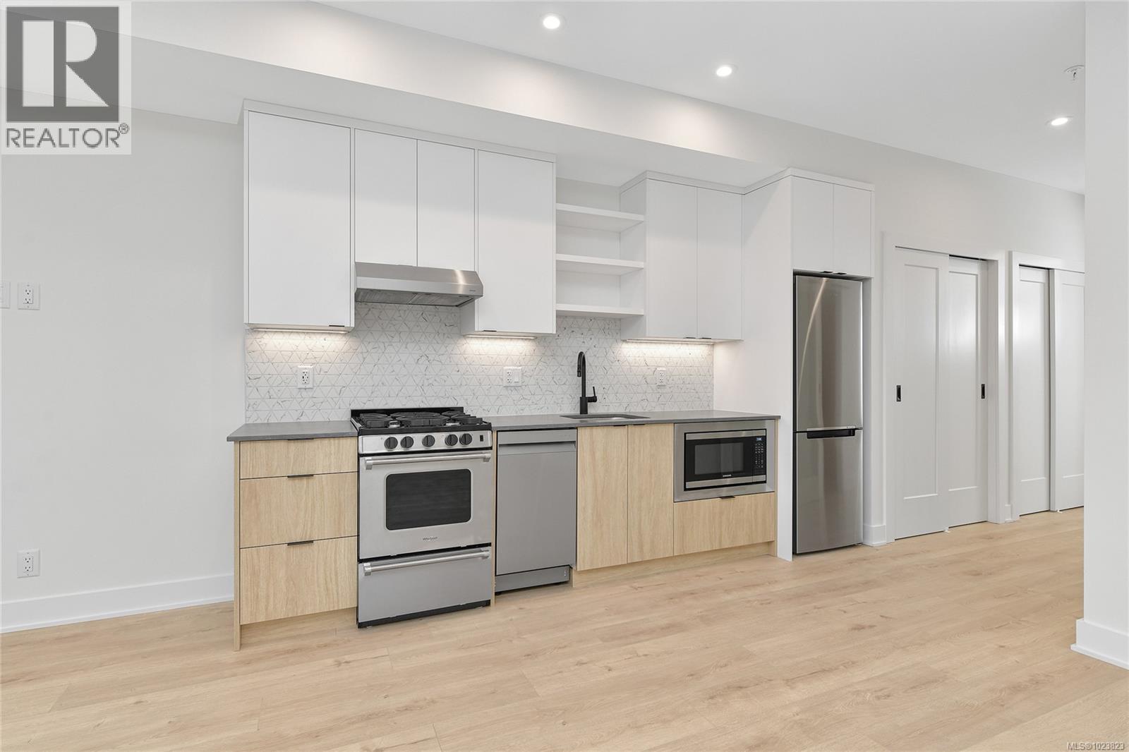 205 1114 Samar Crescent, Langford