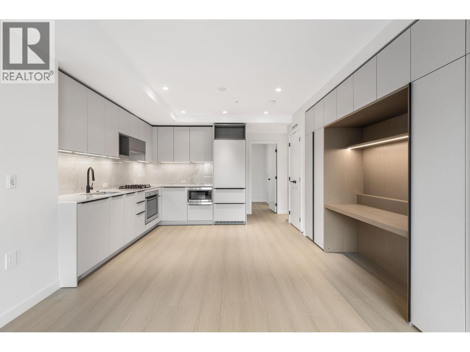 213 2015 ST. JOHNS STREET, Port Moody