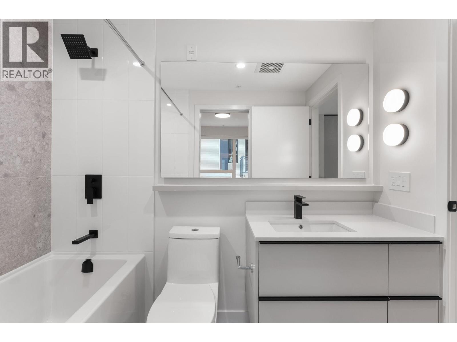 213 2015 ST. JOHNS STREET, Port Moody