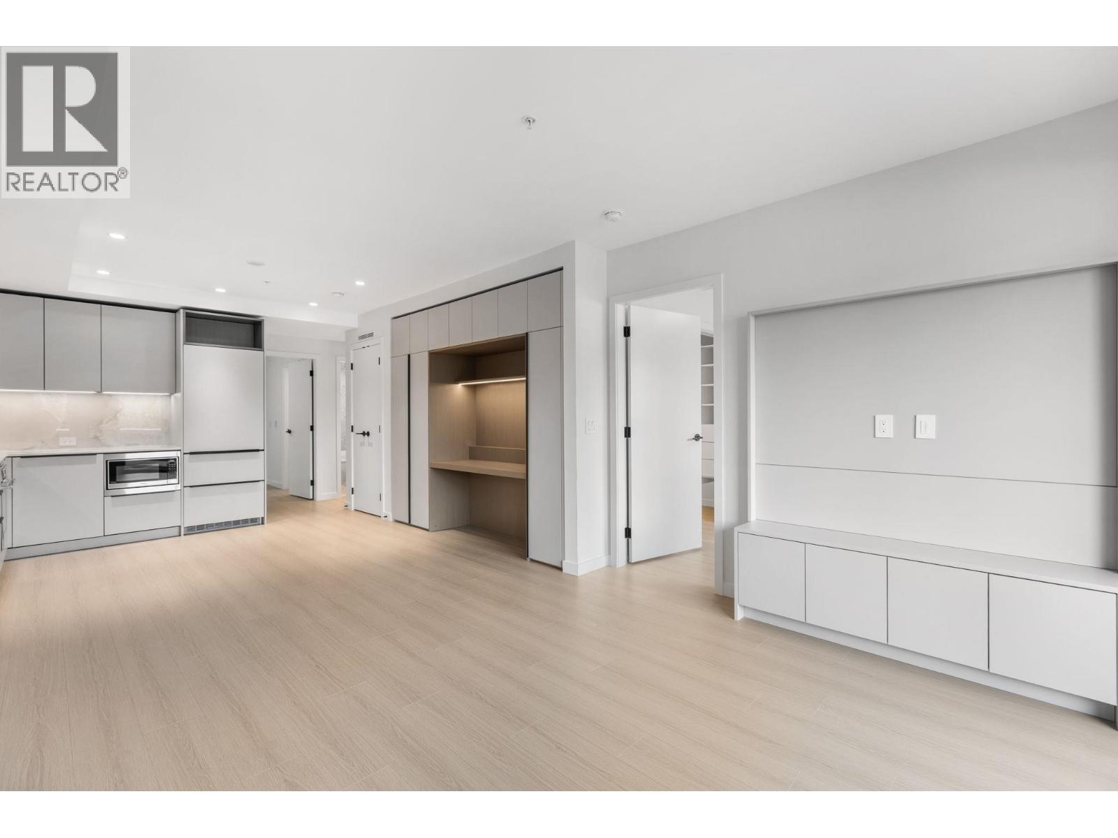 213 2015 ST. JOHNS STREET, Port Moody