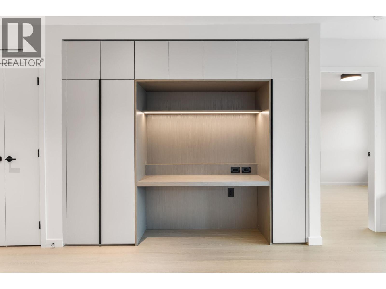 213 2015 ST. JOHNS STREET, Port Moody