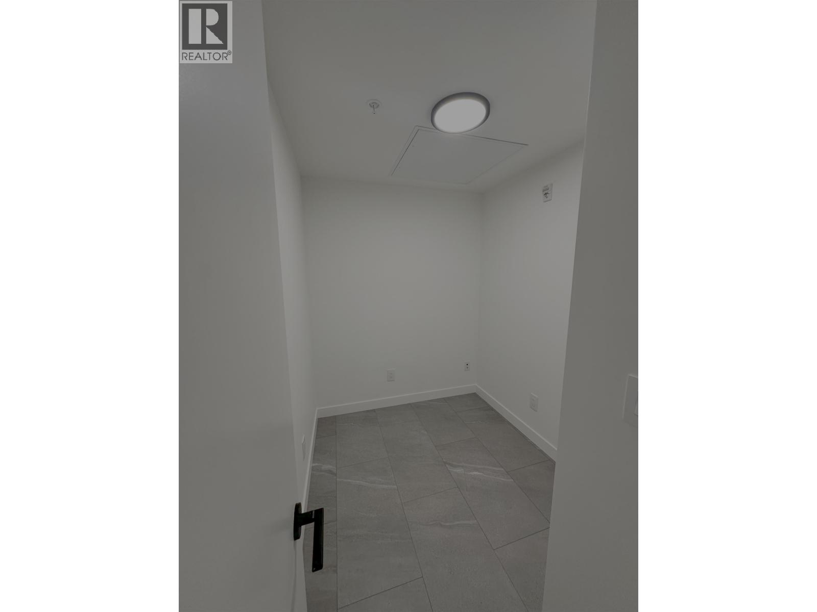 House in Coquitlam - Image 11
