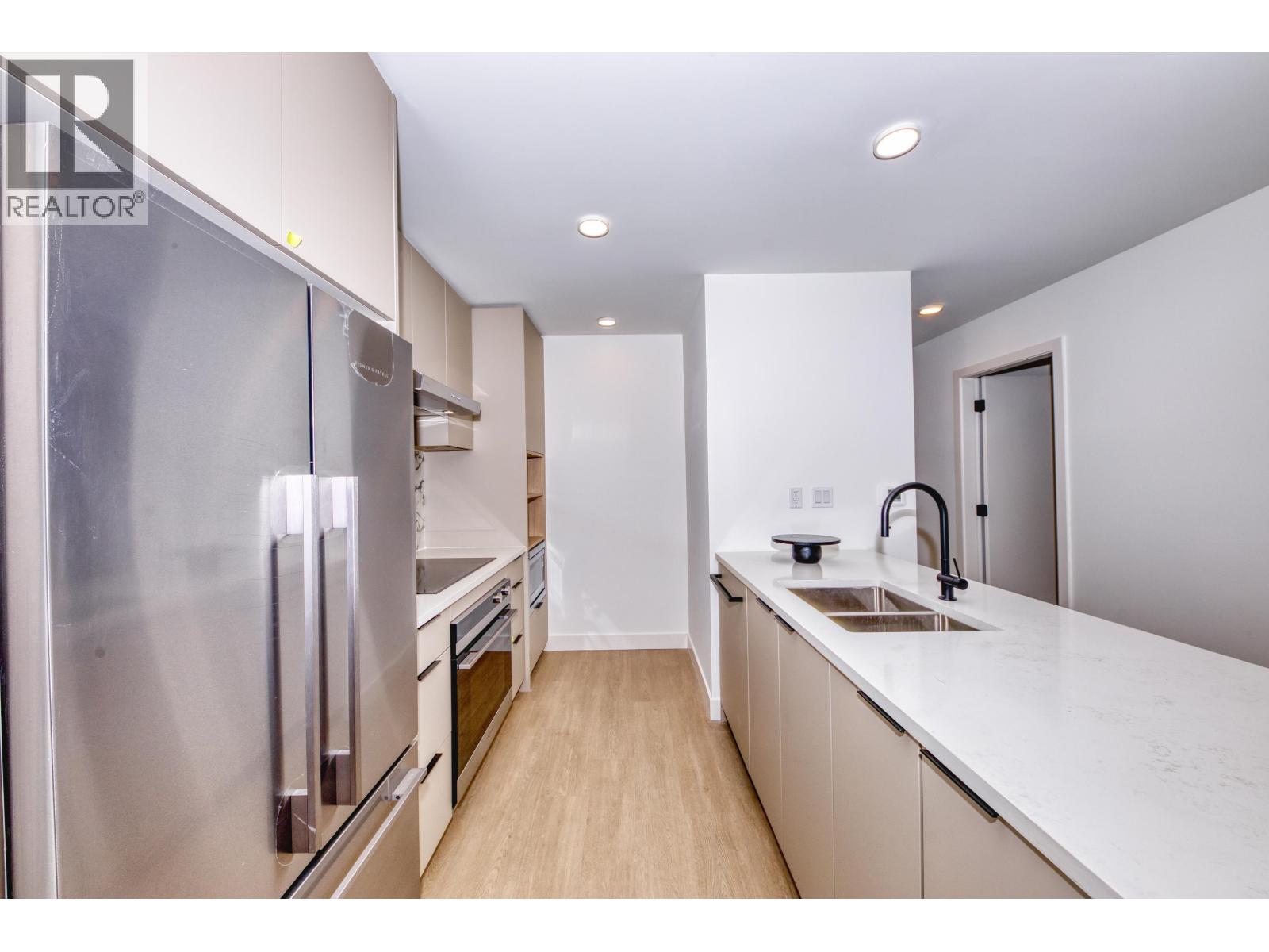 368 422 E 3RD STREET, North Vancouver