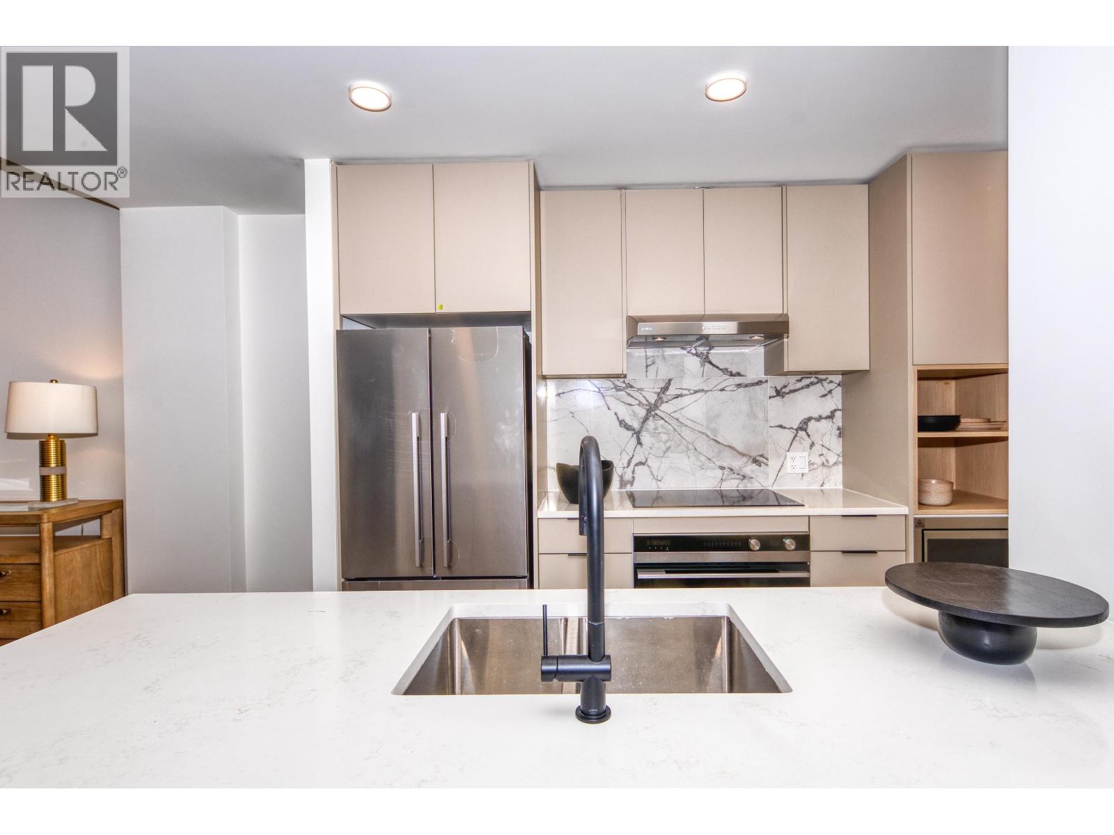 368 422 E 3RD STREET, North Vancouver