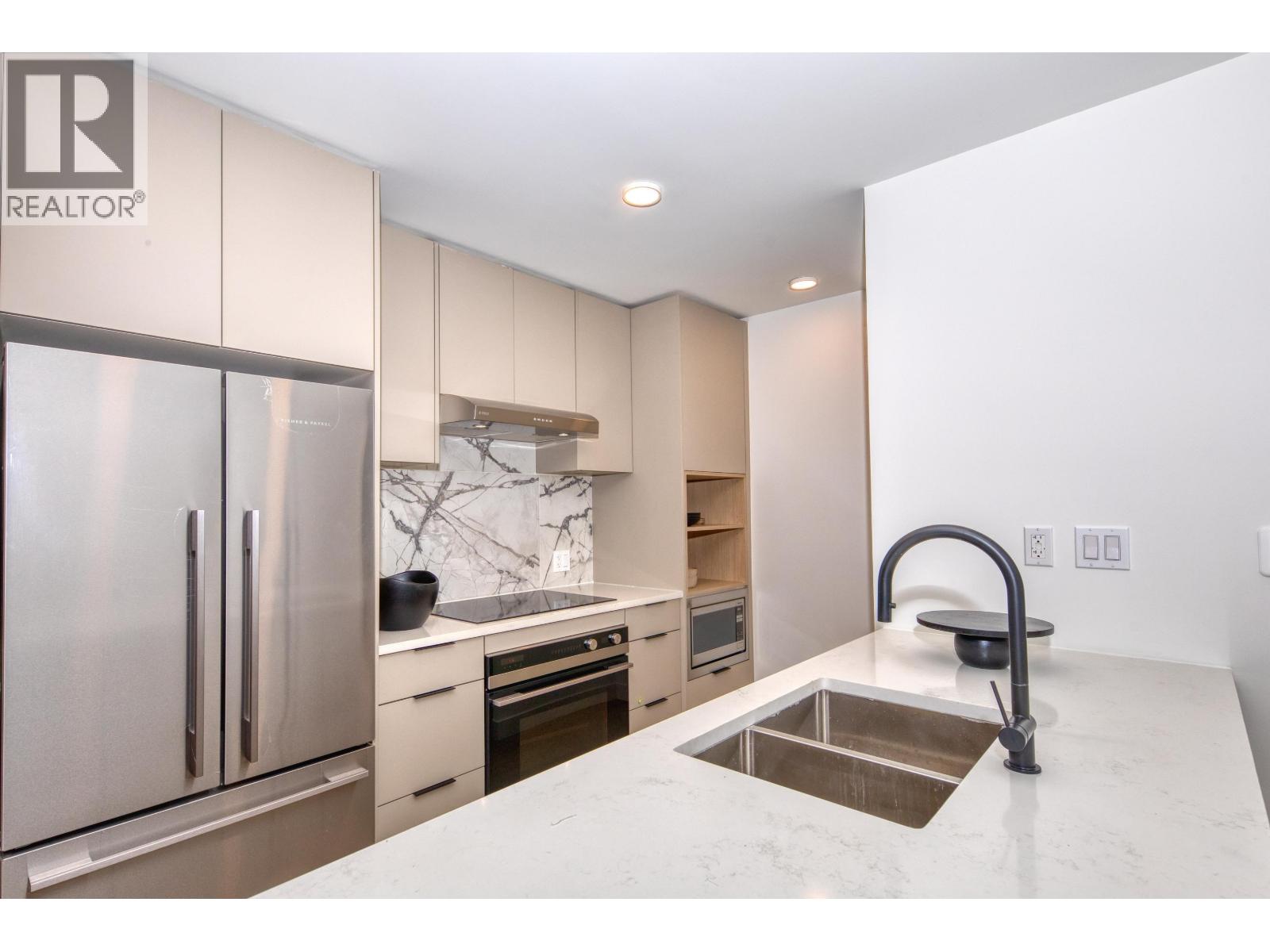 368 422 E 3RD STREET, North Vancouver