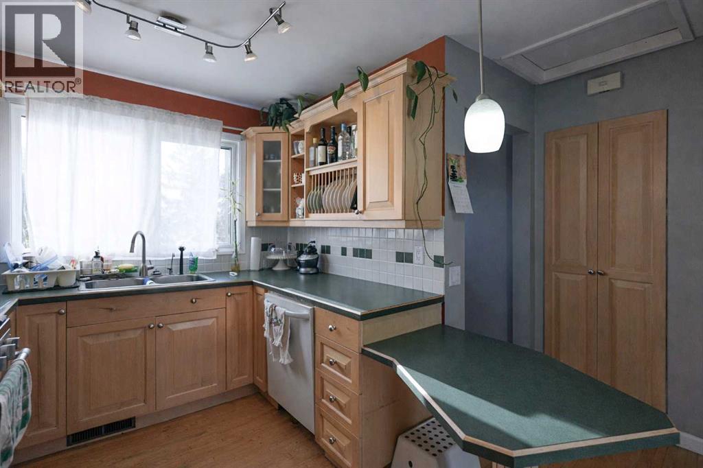 Single Family House for Sale in  Dalgleish Bay NW Dalhousie Calgary 