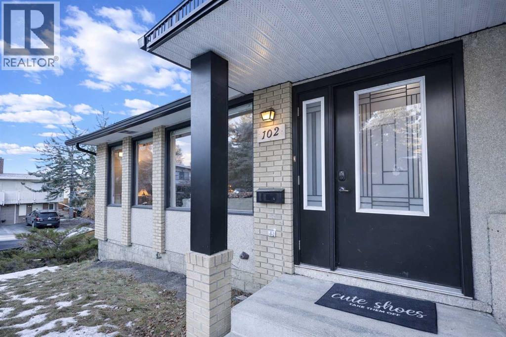 Single Family House for Sale in  Dalgleish Bay NW Dalhousie Calgary 