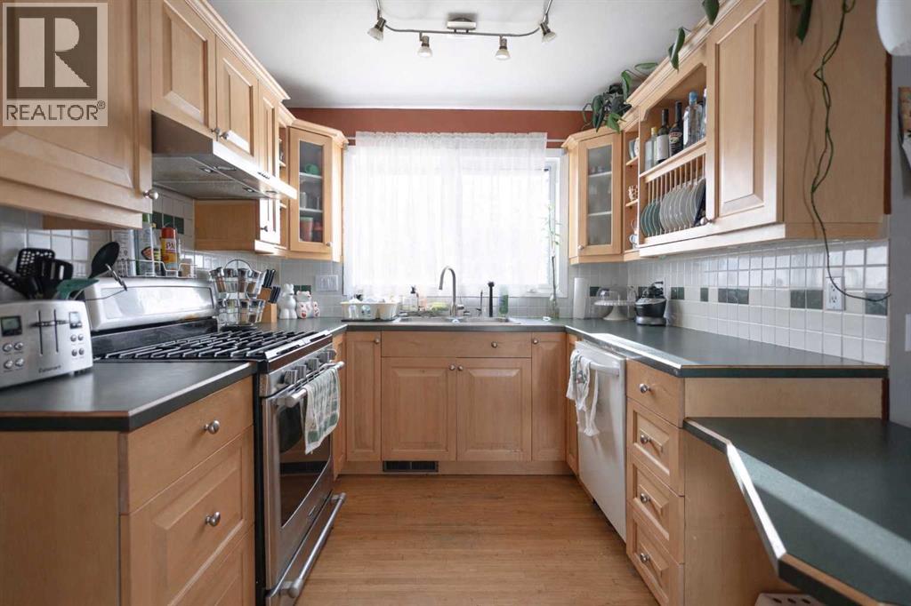 Single Family House for Sale in  Dalgleish Bay NW Dalhousie Calgary 