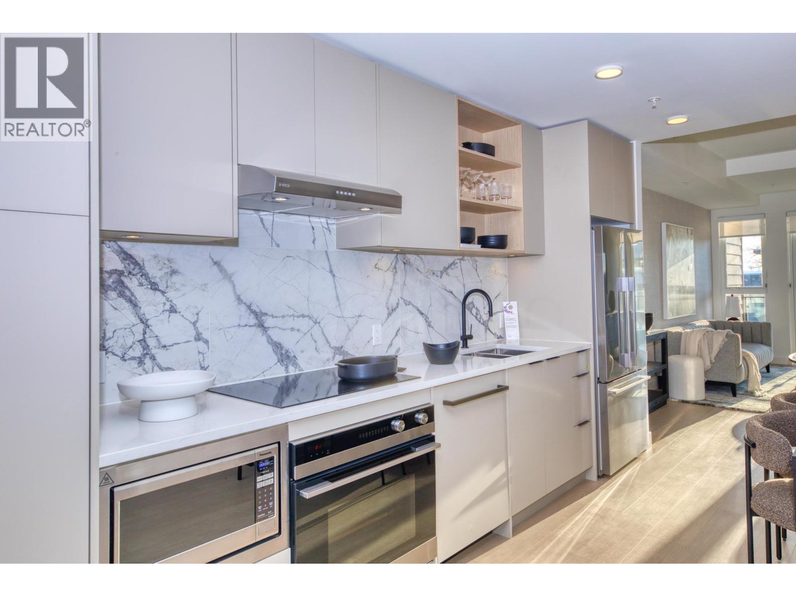 358 422 E 3RD STREET, North Vancouver