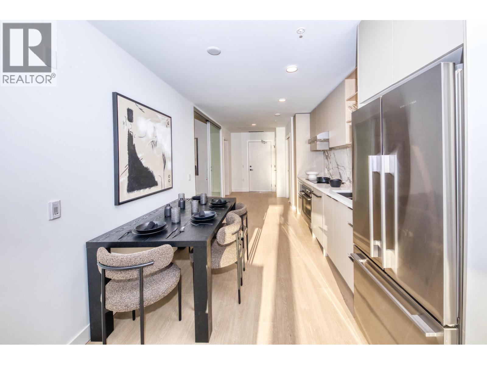 358 422 E 3RD STREET, North Vancouver