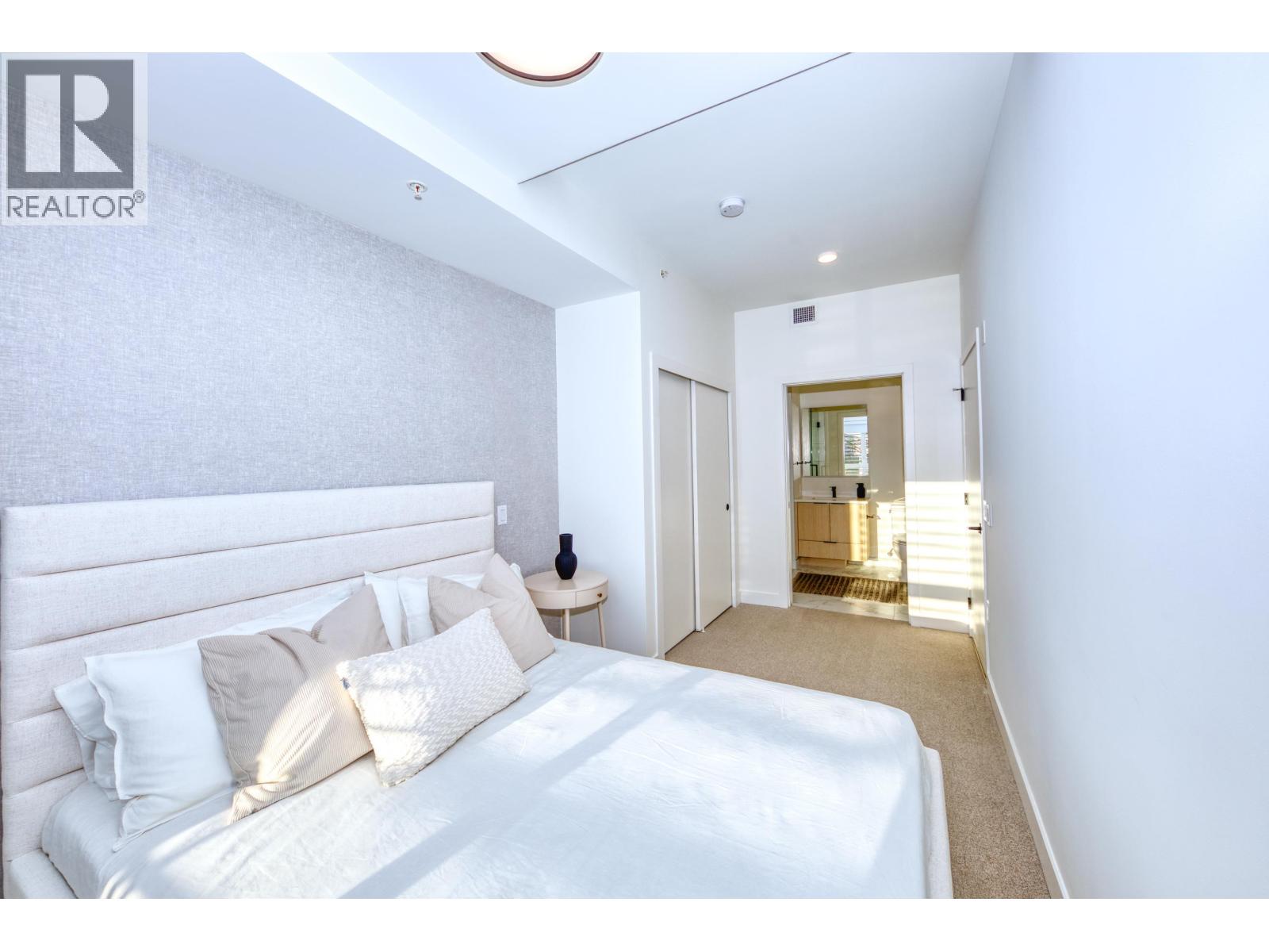 358 422 E 3RD STREET, North Vancouver