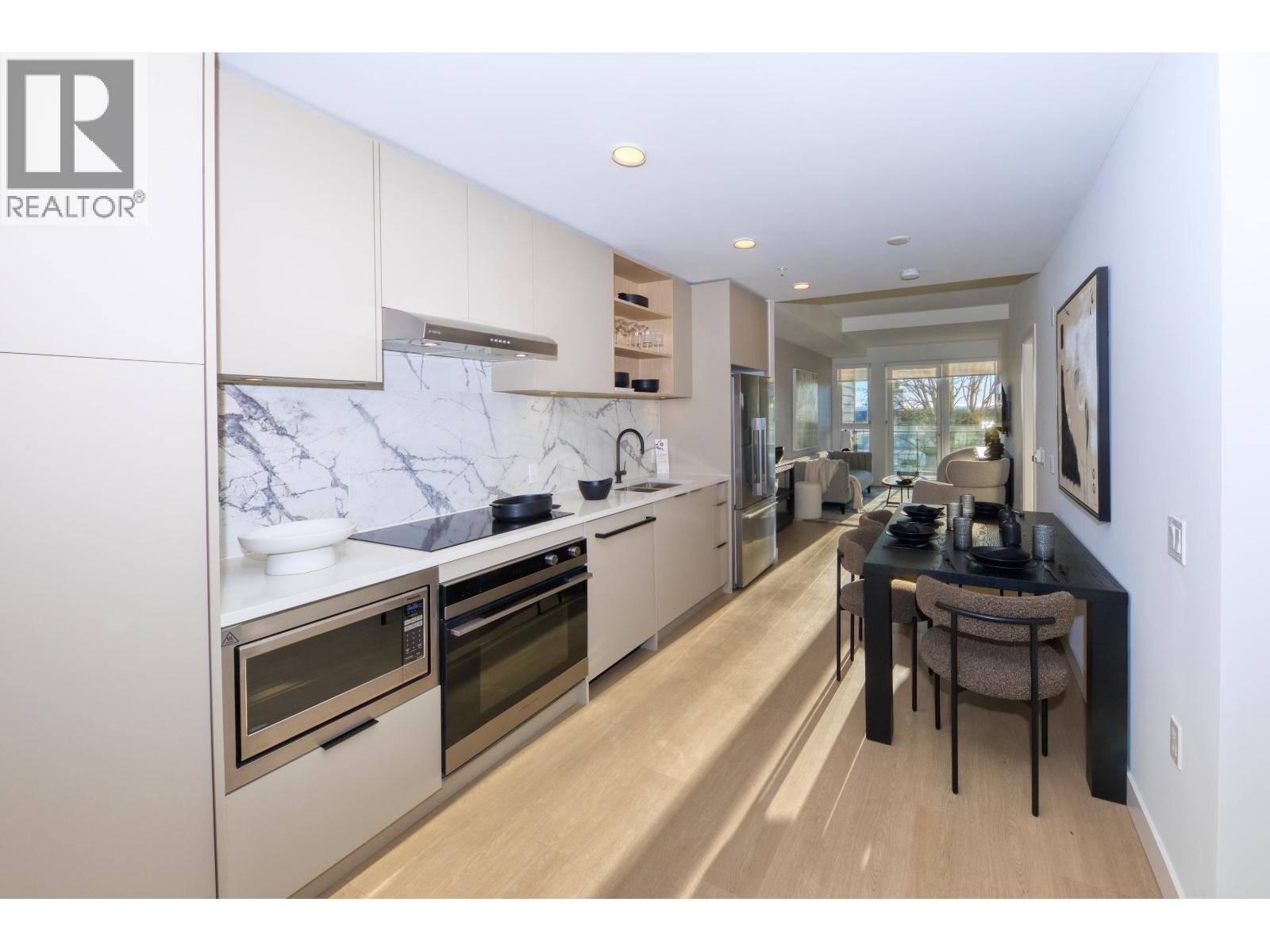 358 422 E 3RD STREET, North Vancouver