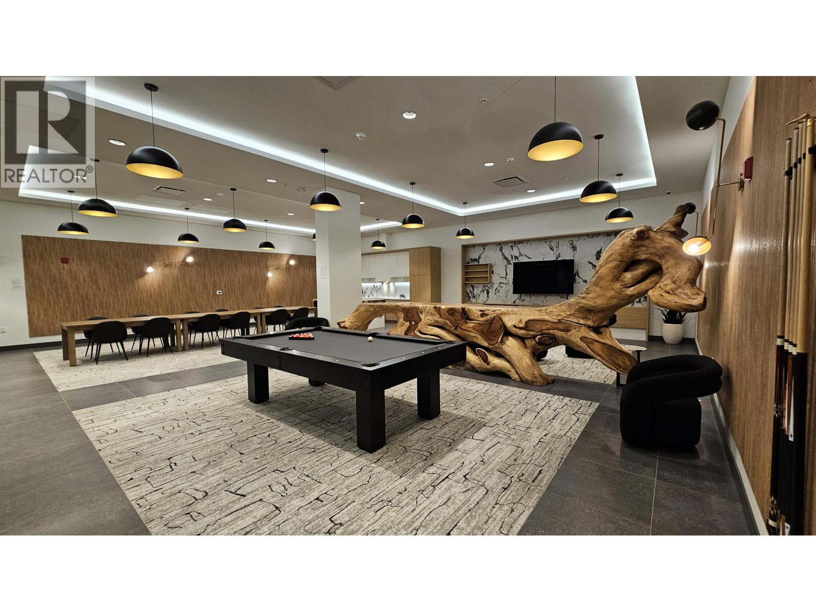 358 422 E 3RD STREET, North Vancouver