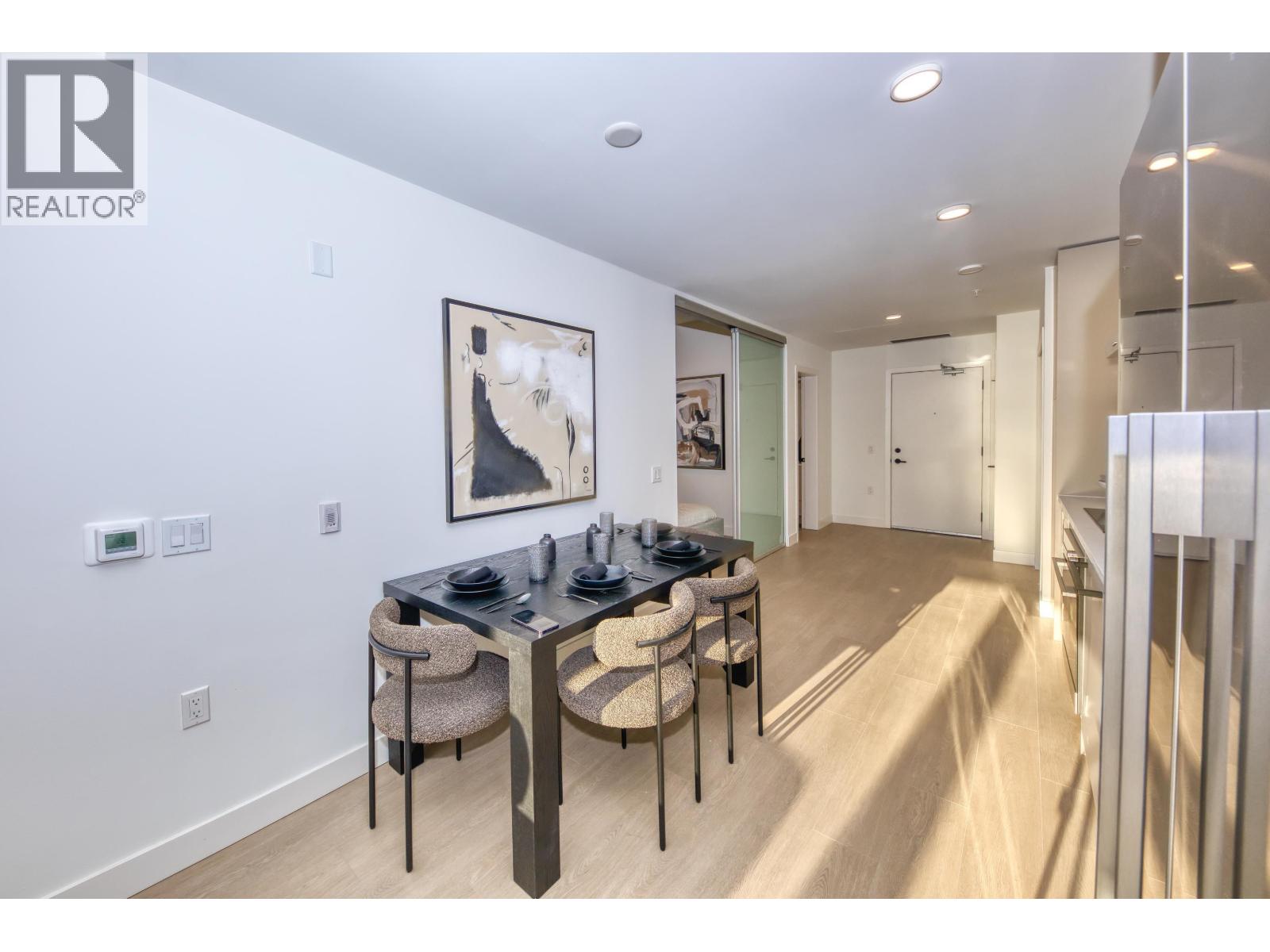 358 422 E 3RD STREET, North Vancouver