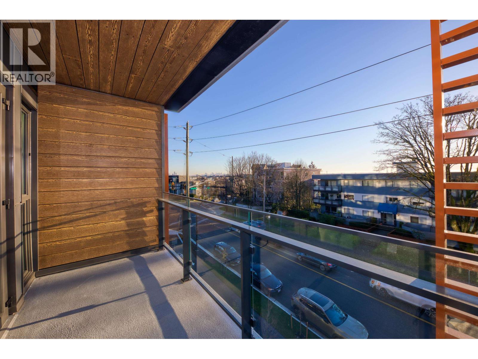 358 422 E 3RD STREET, North Vancouver