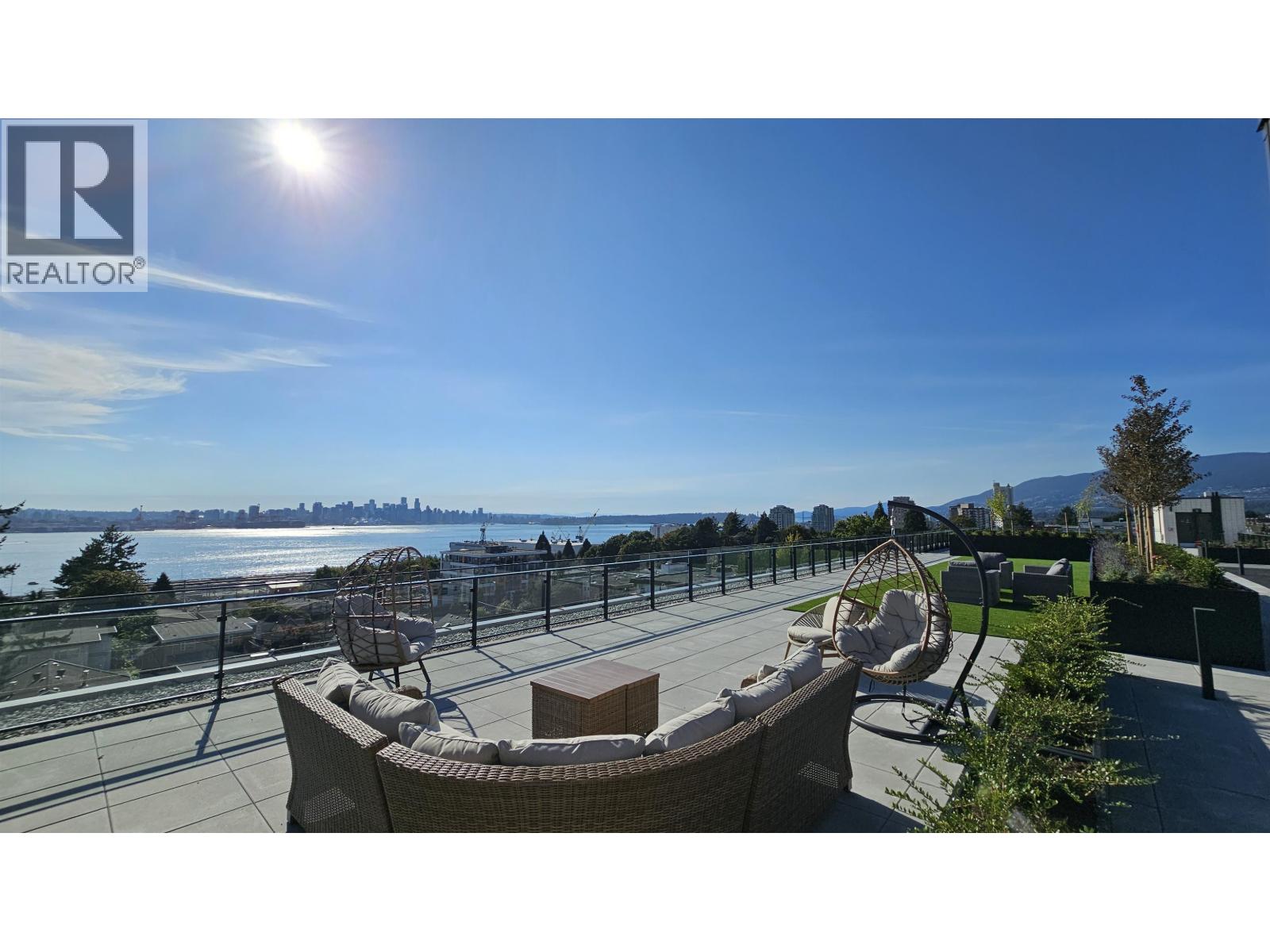 358 422 E 3RD STREET, North Vancouver