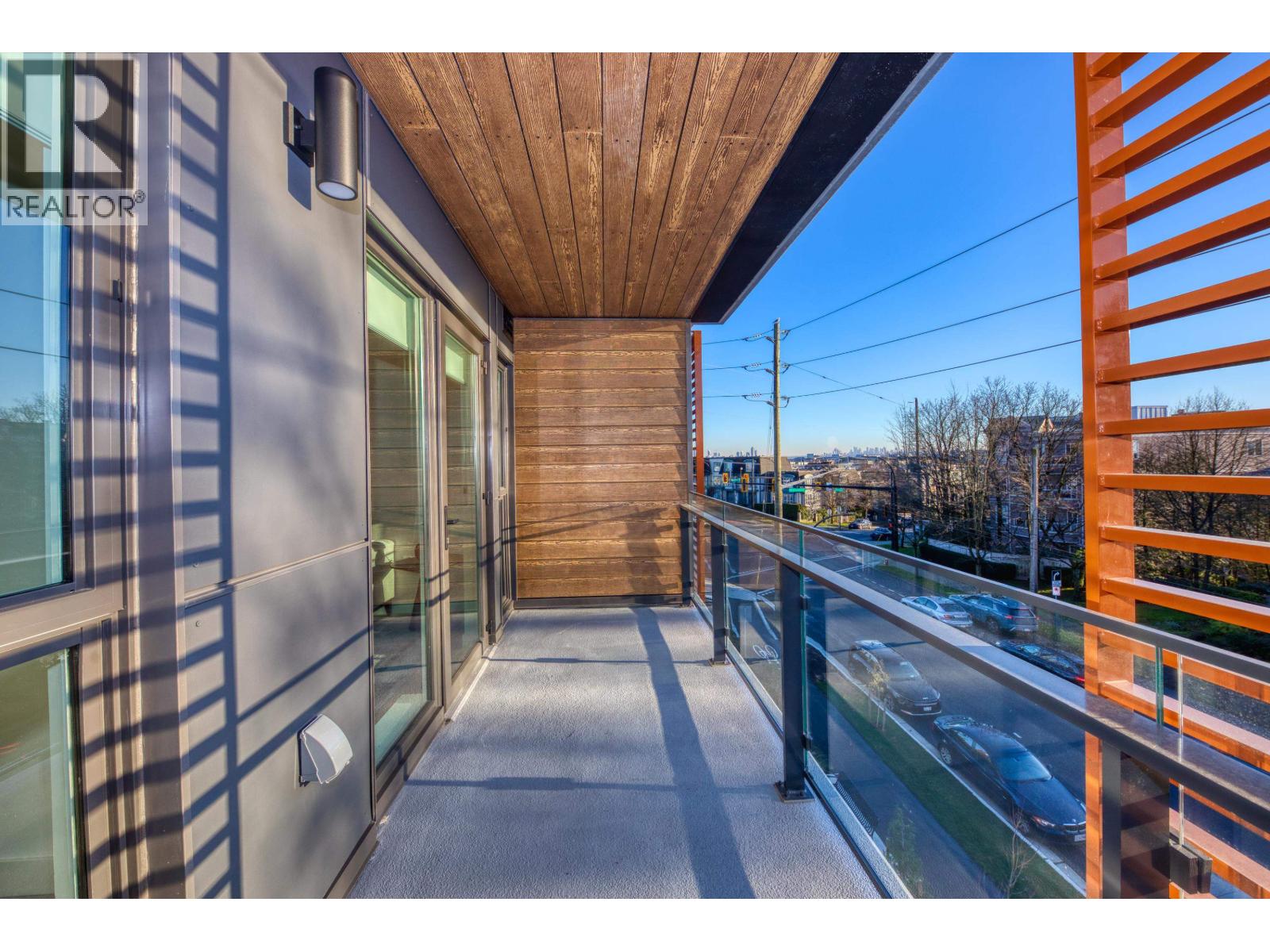 358 422 E 3RD STREET, North Vancouver