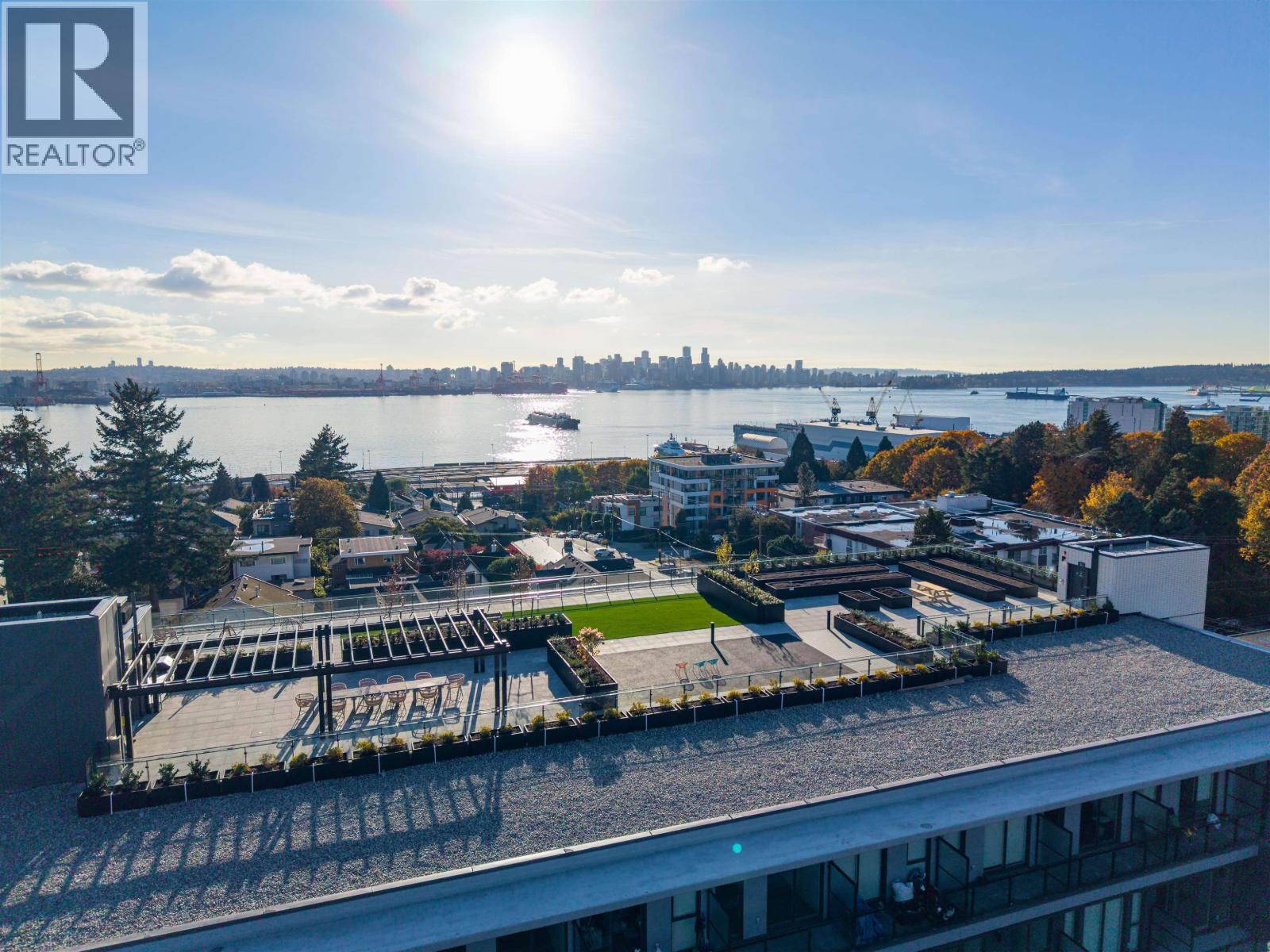 358 422 E 3RD STREET, North Vancouver