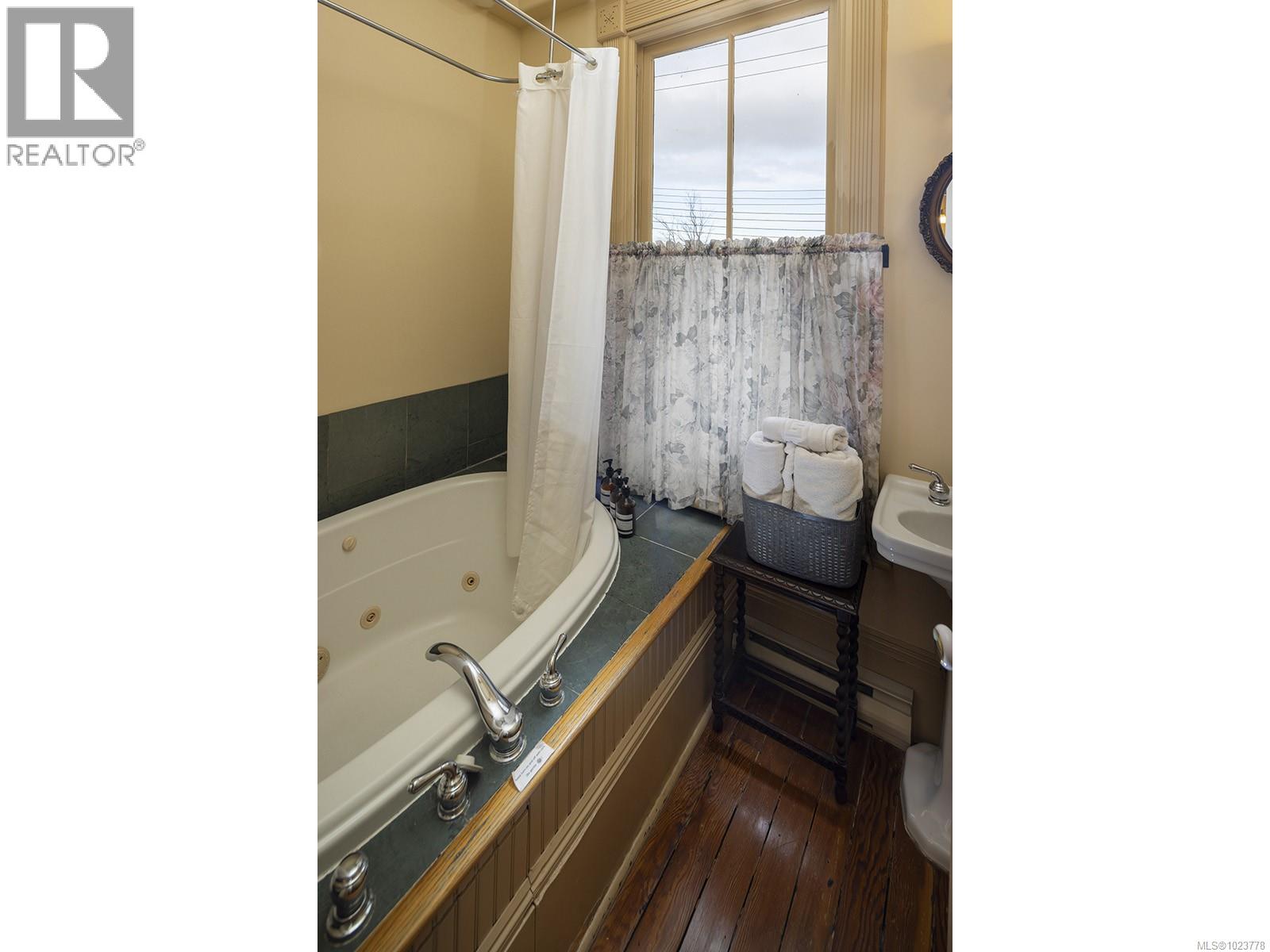  332 Catherine Street, Victoria