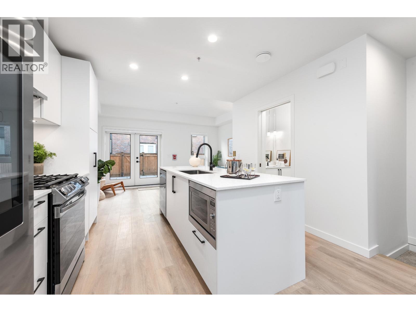 135 535 E 2ND STREET, North Vancouver