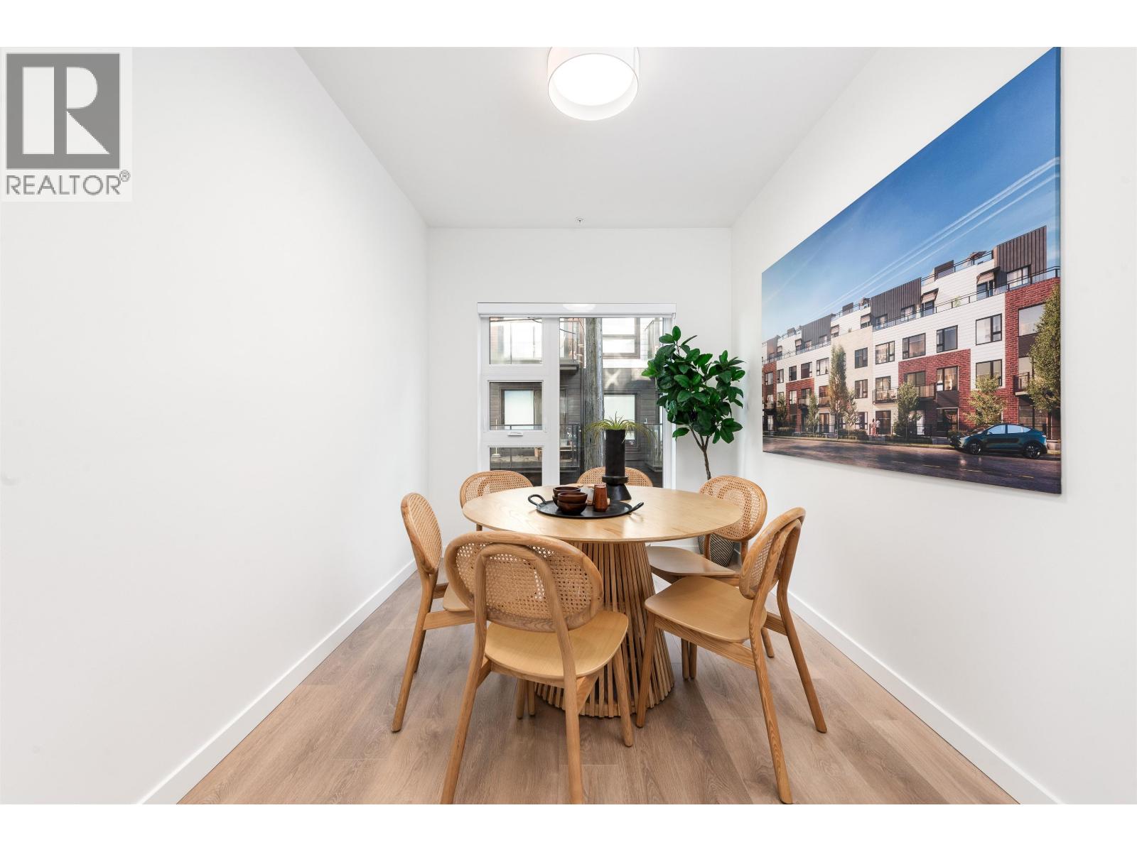 135 535 E 2ND STREET, North Vancouver