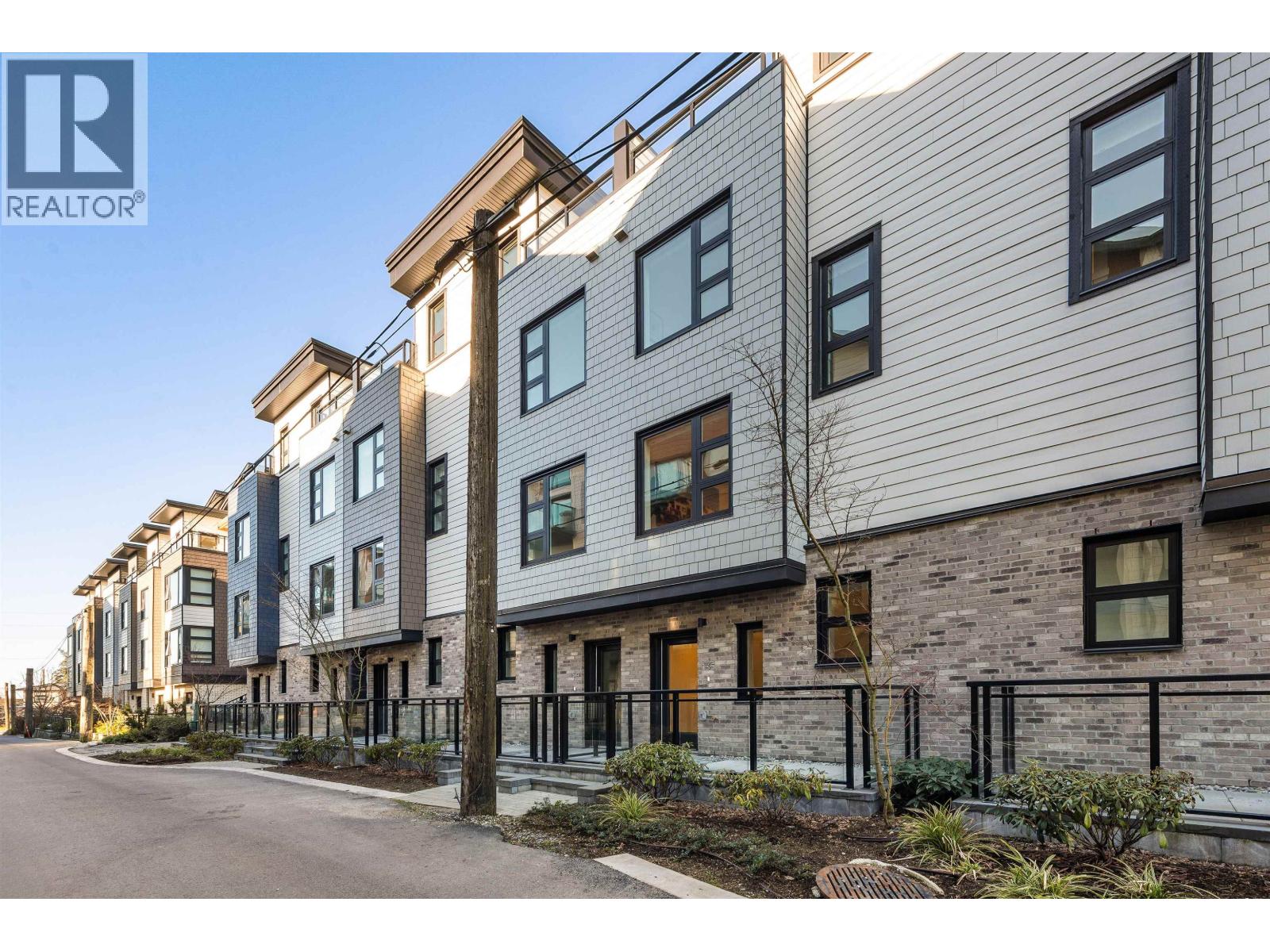 135 535 E 2ND STREET, North Vancouver