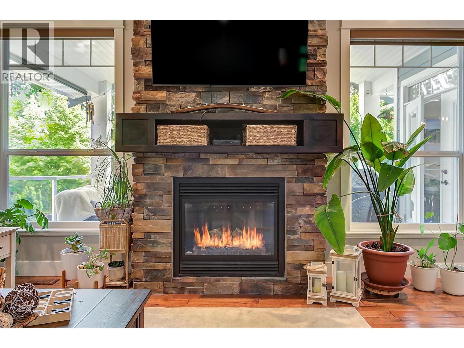  2423 Paramount Drive, West Kelowna