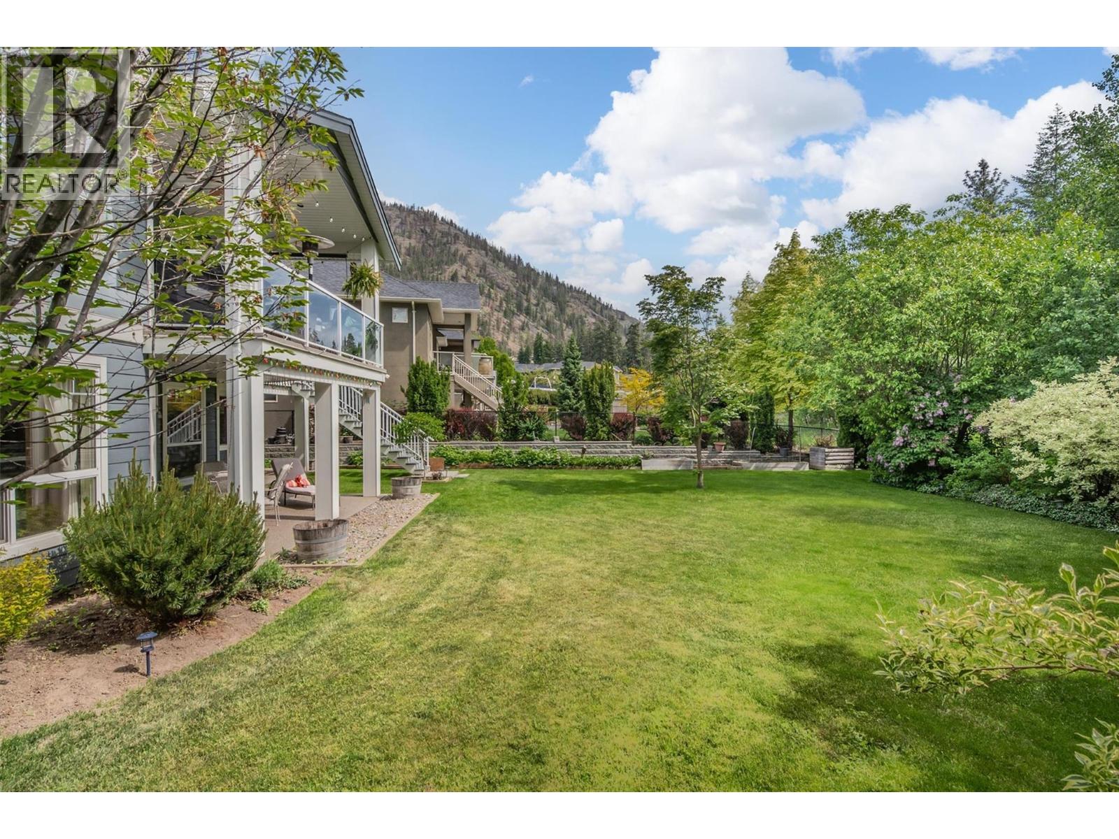  2423 Paramount Drive, West Kelowna